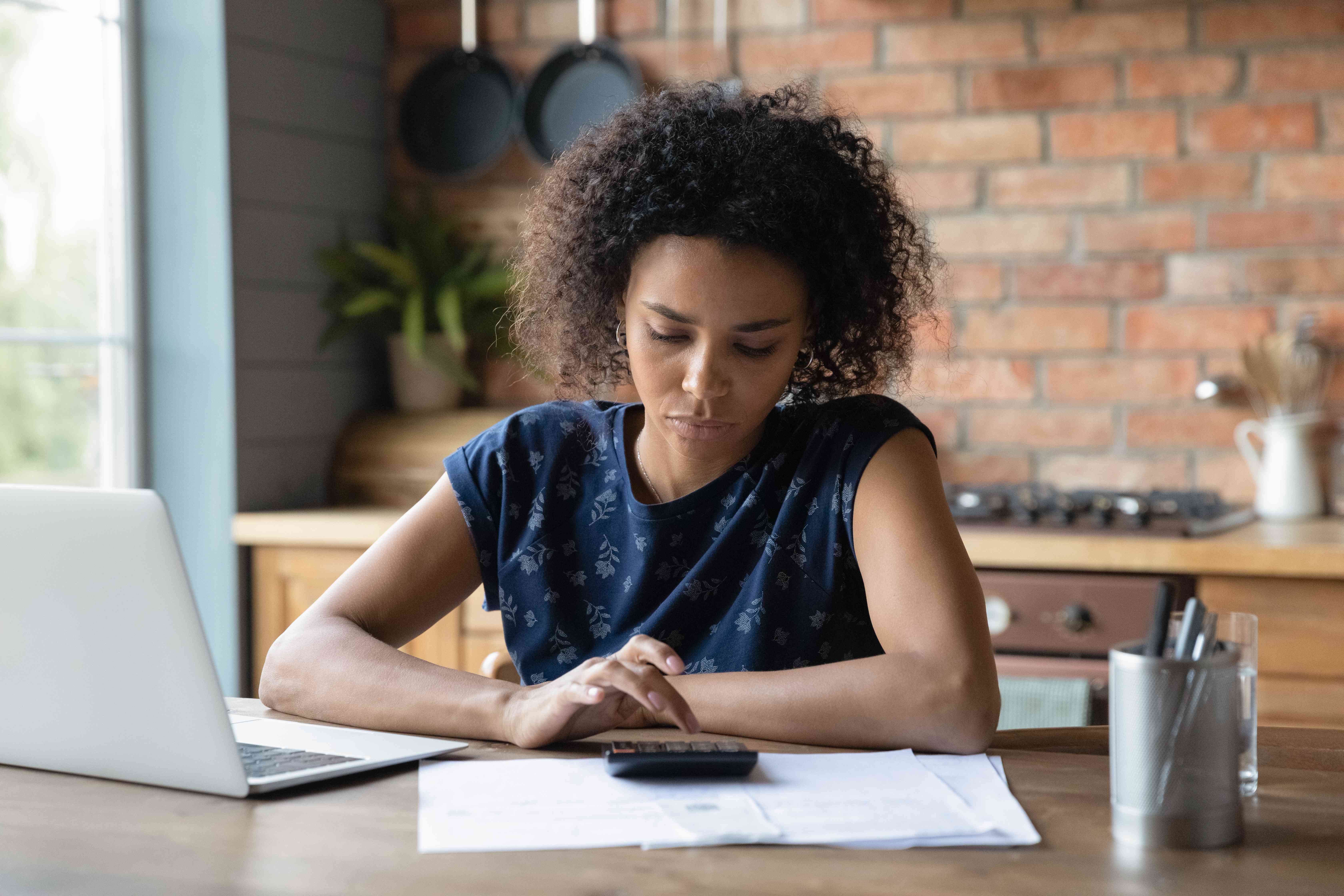 Woman calculates if she needs a co-signer for a personal loan